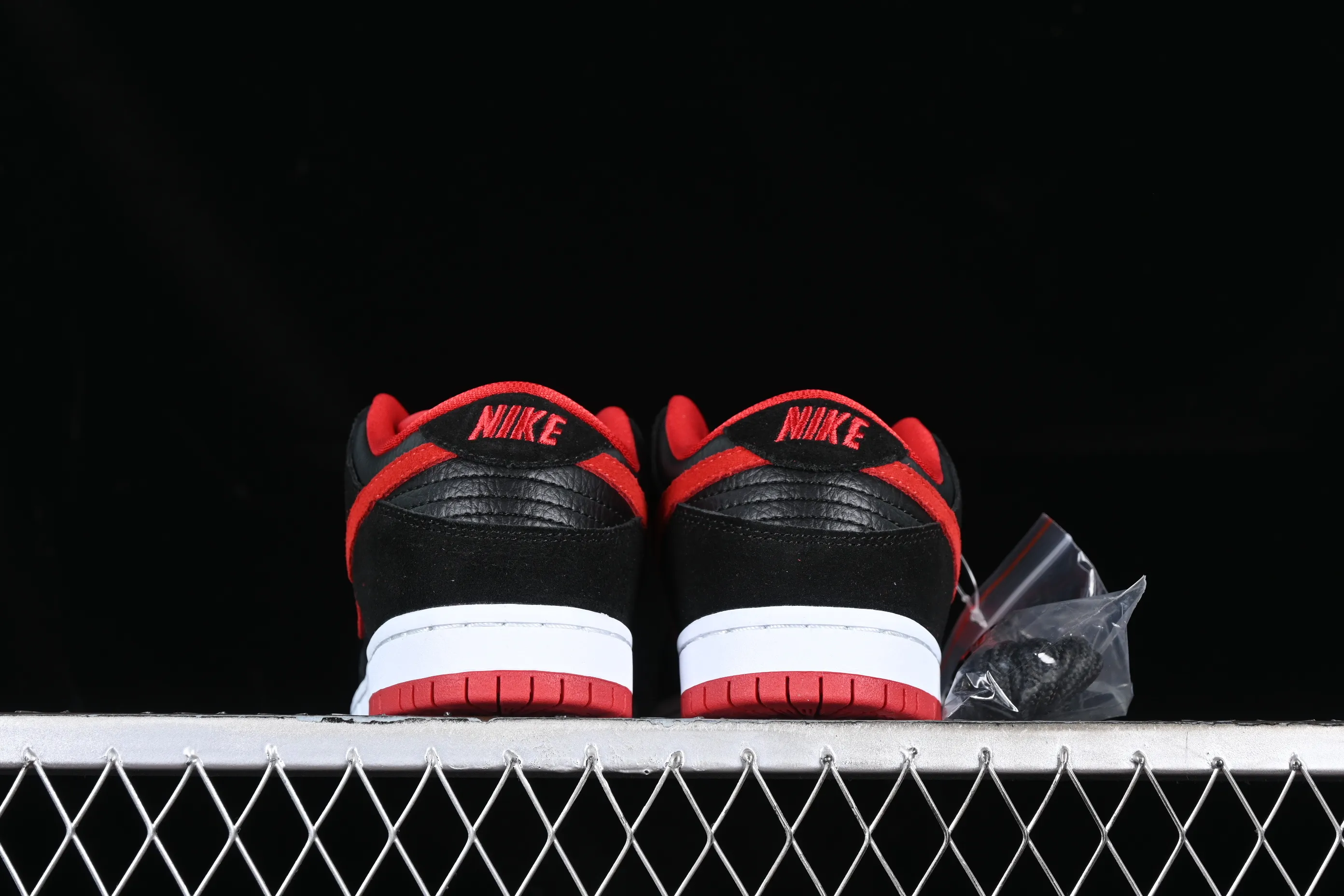All categories Nk SB Dunk series Nk SB Dunk Low low-top sneakers Nk SB Dunk Low Pro black and red SB smashed backboard fashion casual sneakers 304292-039